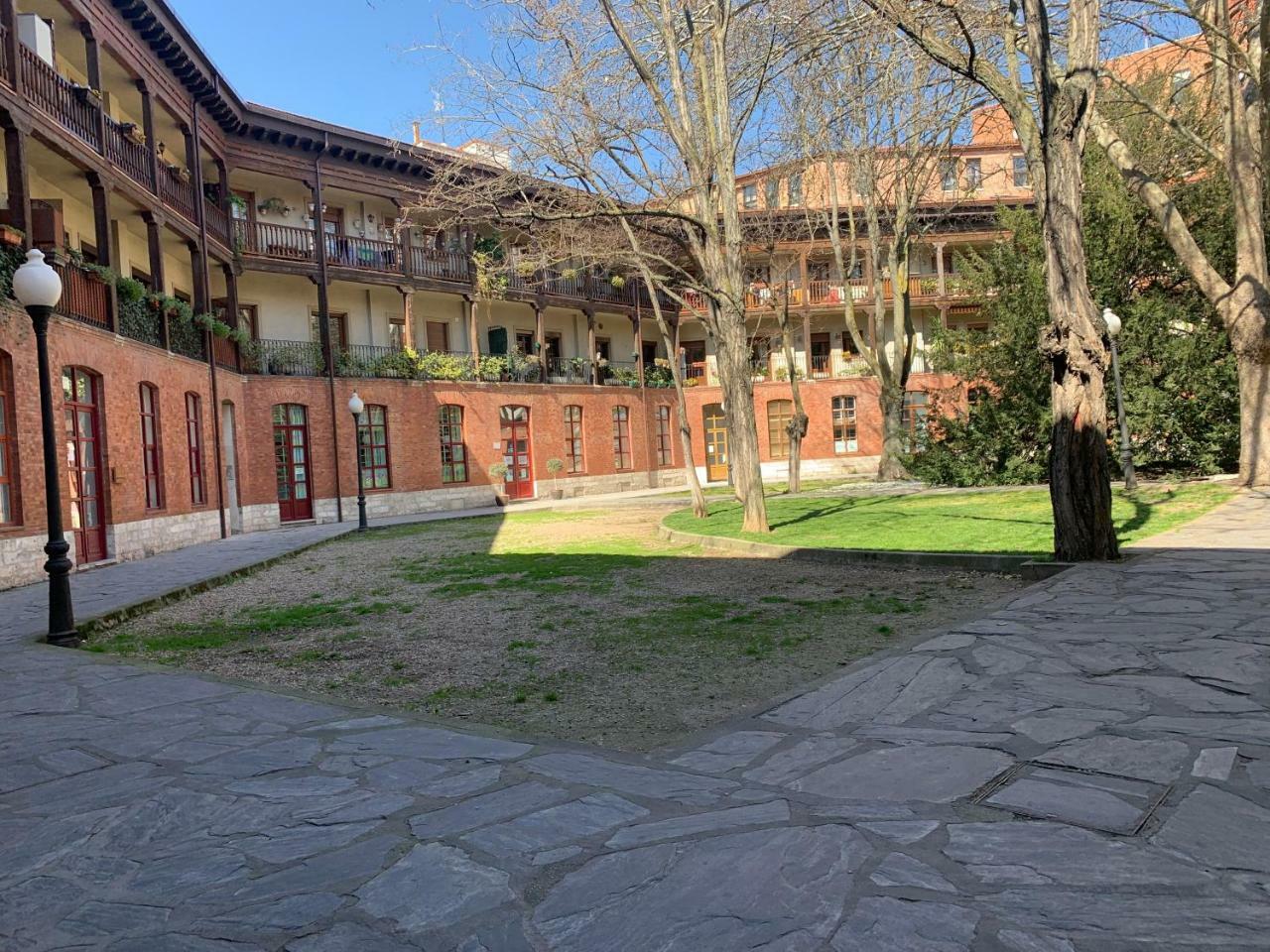 Espacios Blanco Plaza Del Viejo Coso Valladolid Exterior foto